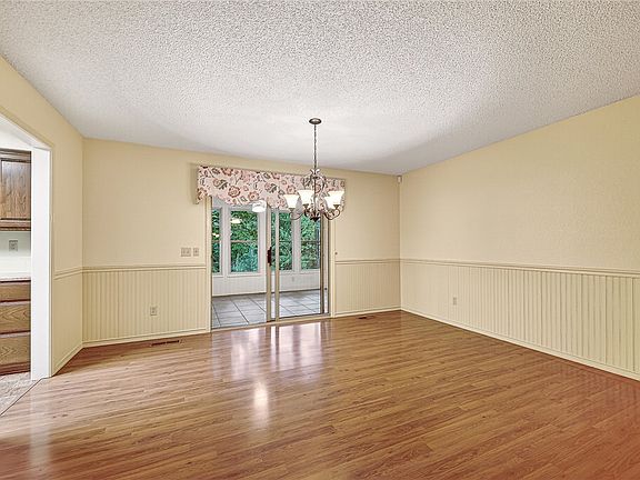 5th image of 110 Salen Ln