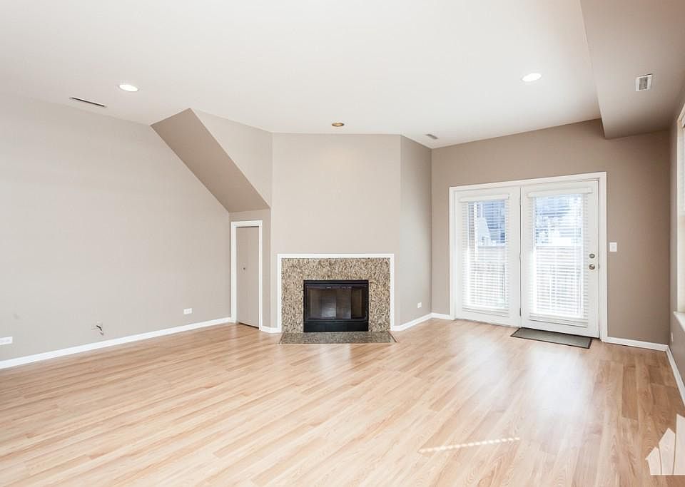 1st image of 3213 N Wilton Ave #C2