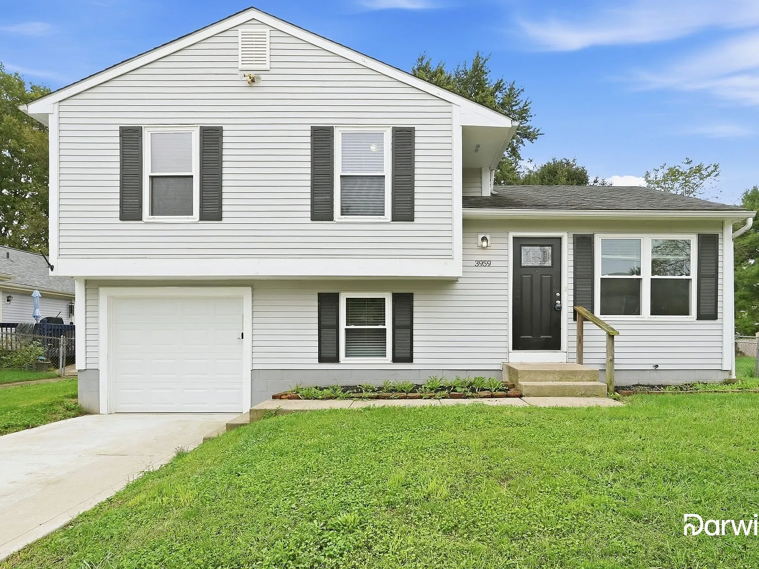 3 bed, 2.0 bath, 1112 sqft, $1,865 — Photo 1