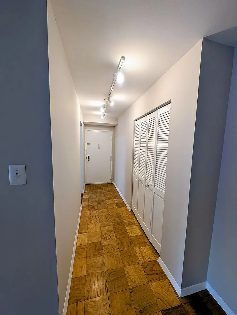 Spacious North Bethesda 3BR with Private Patio & Resort-Style Amenities — Photo 2