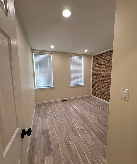 832 S Kenwood Ave — Photo 10