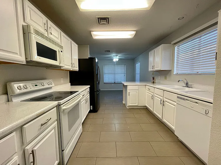 1482 W Elgin St — Photo 8