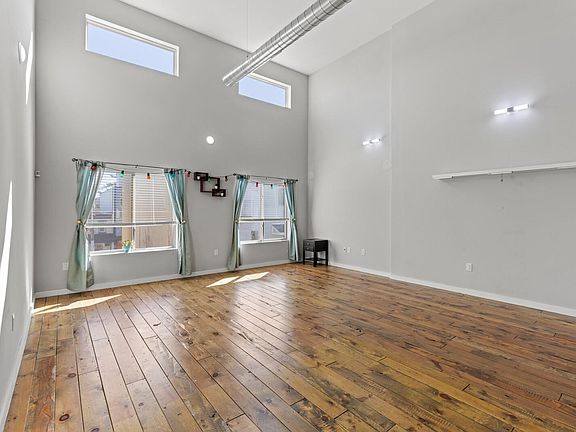 4th image of 2021 E Susquehanna Ave APT 3