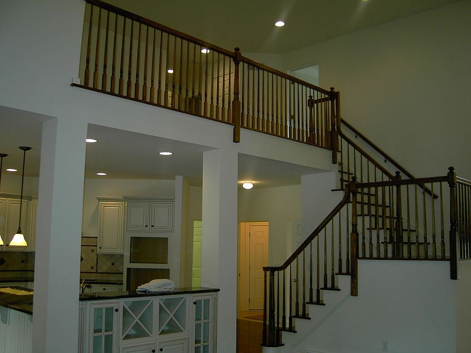 2nd image of 19 Chateau Dr