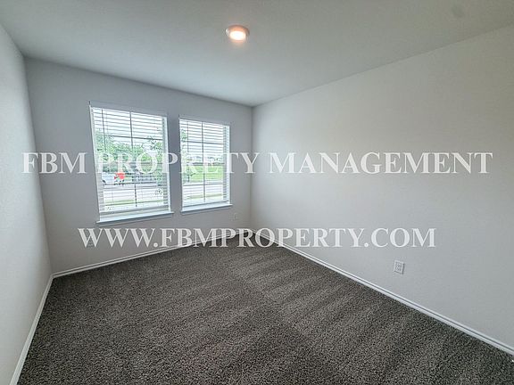 5th image of 329 Thoroughbred St