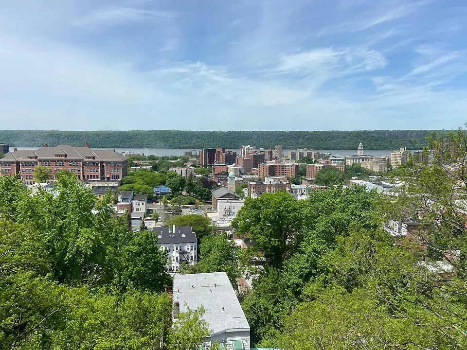 103 Van Cortlandt Park Ave #3D
