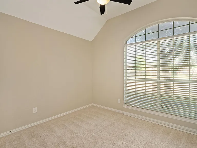 114 Midcrest Dr — Photo 15