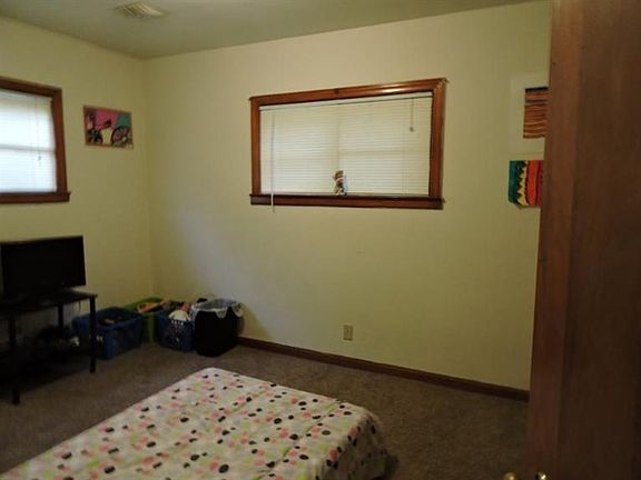 2nd image of 375 W Main St