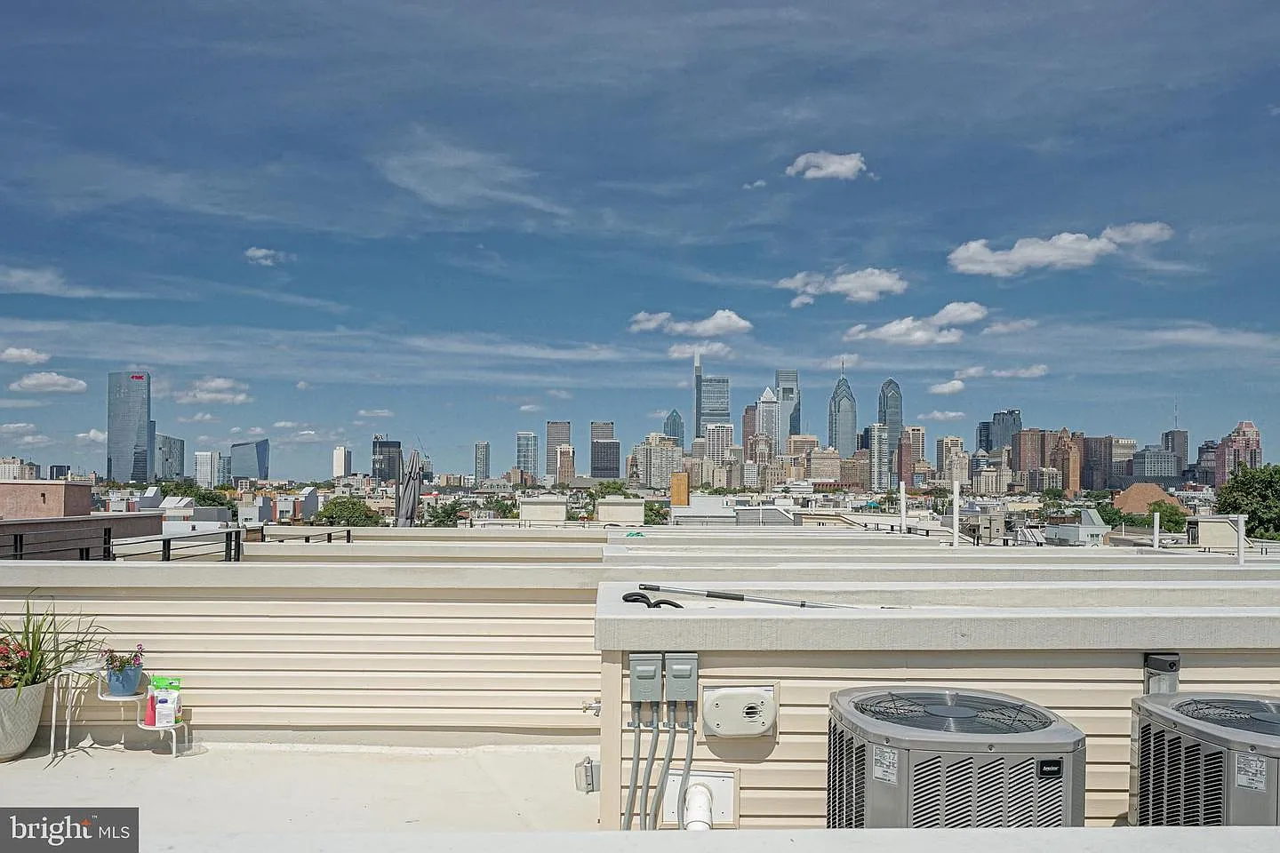 3 bed, 2300 sqft, $3,795 — Photo 2