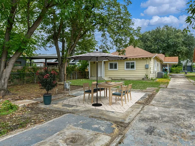 1932 W Huisache Ave — Photo 35