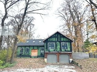 911 Glenbard Rd, Glen Ellyn, IL 60137