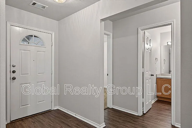 3 bed, 2.0 bath, 1758 sqft, $1,595 — Photo 4