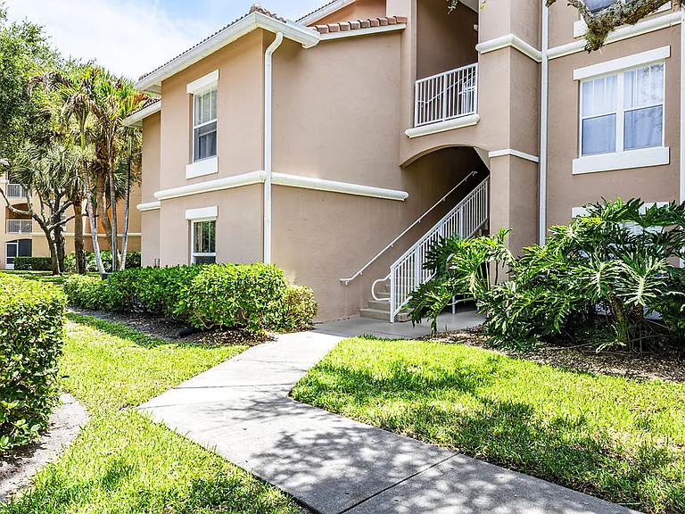 5060 Fairways Cir #F101 — Photo 40