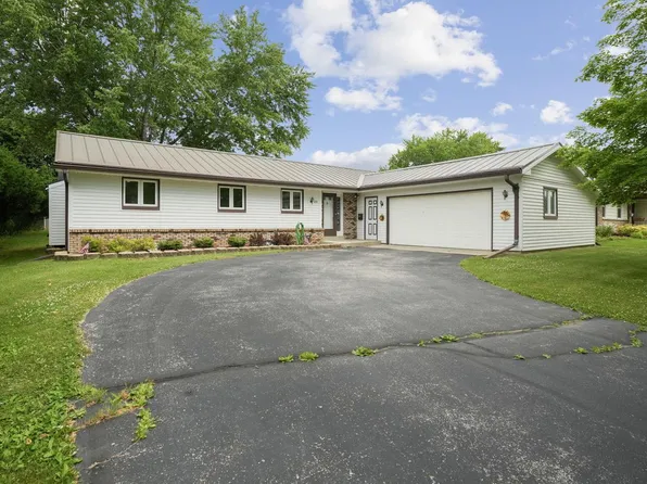 650 Meadow LANE, Burlington, WI 53105