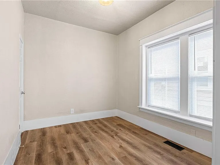 2319 Norton Ave — Photo 7
