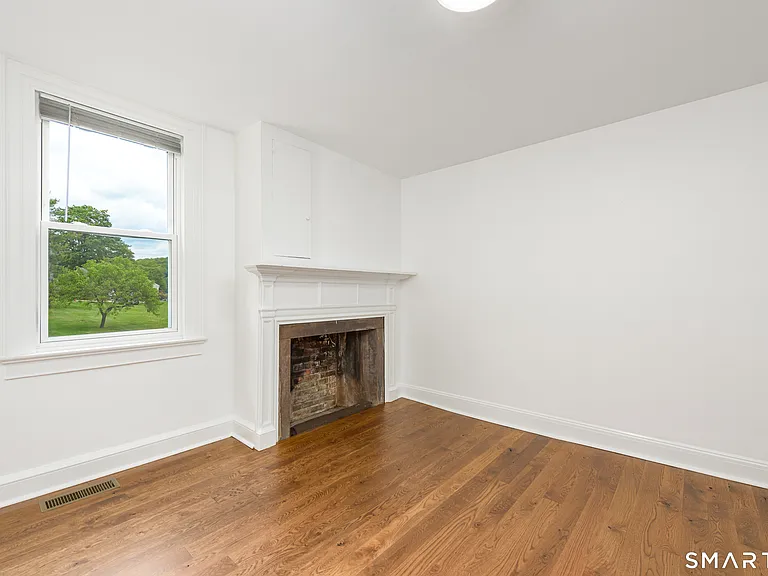 560 Manchester Rd — Photo 13