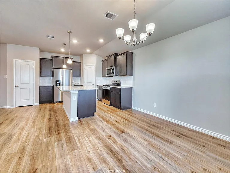 6172 Darlington Ave — Photo 7