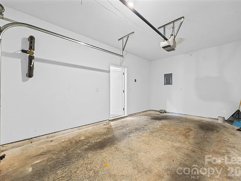 840 E 18th St #C — Photo 5