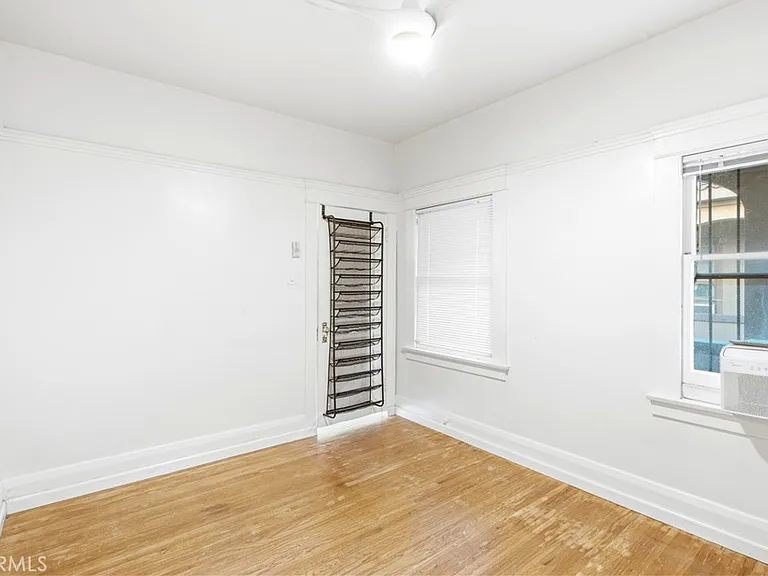 333 W 4th St #13 — Photo 7