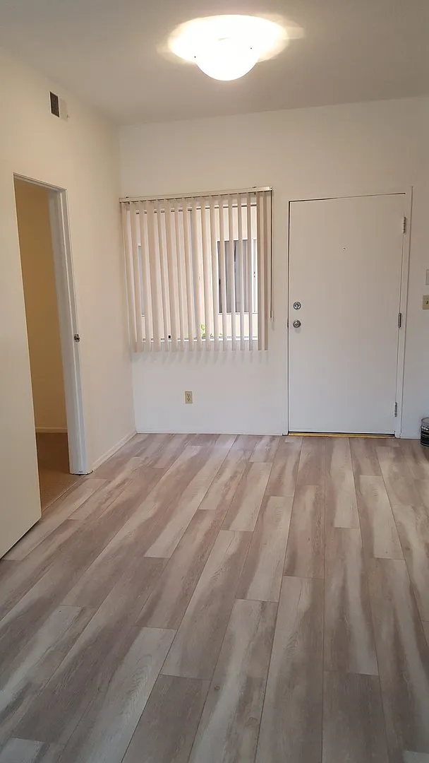 5038 Laurel Canyon Blvd — Photo 1