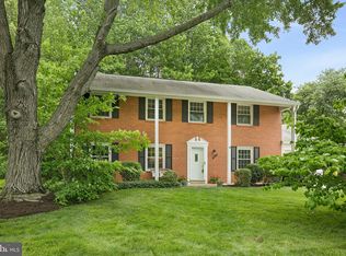 6217 Erman St, Burke, VA 22015