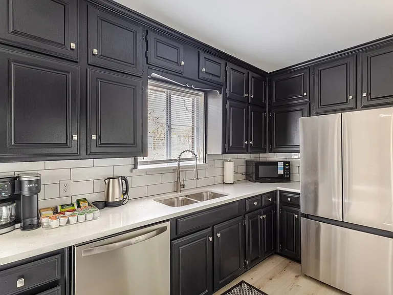 916 Acorn St — Photo 10