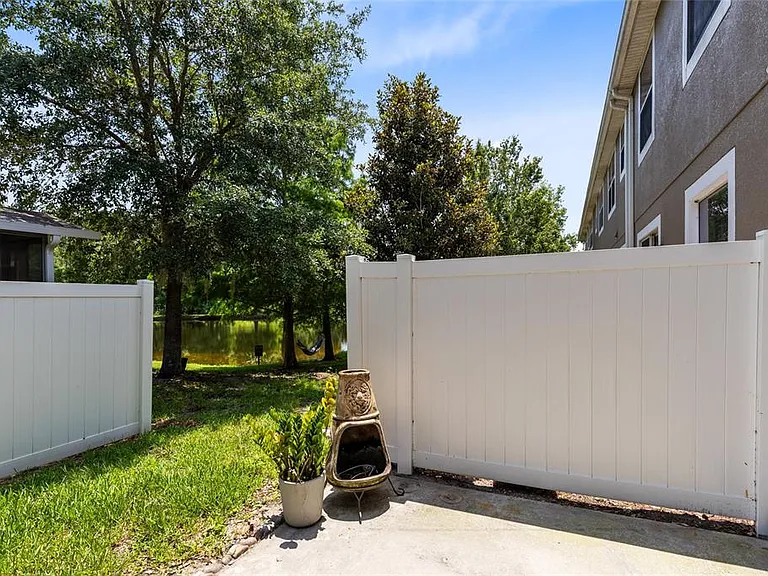 9625 Silver Buttonwood St — Photo 23