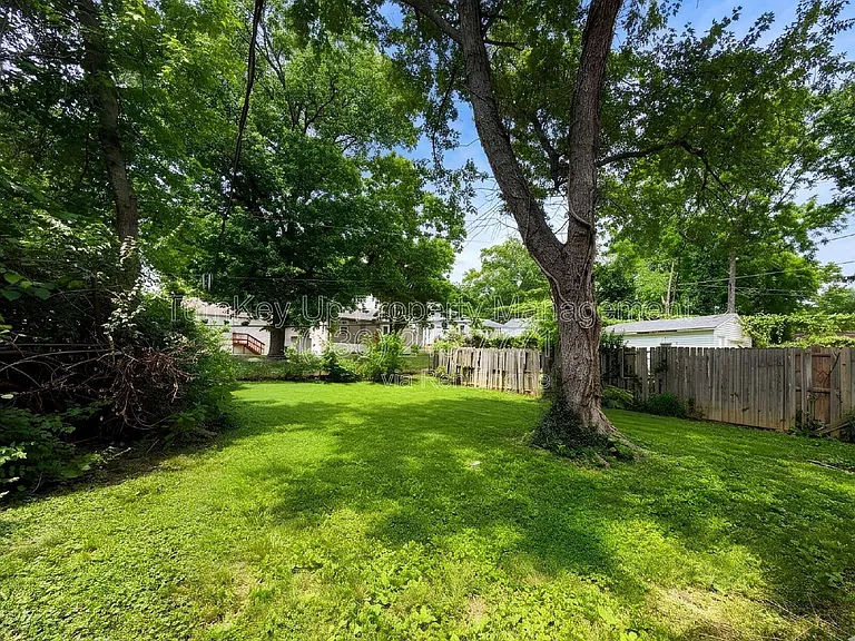 7724 Monroe Dr — Photo 19