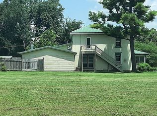 917 N 8th St, Neodesha, KS 66757