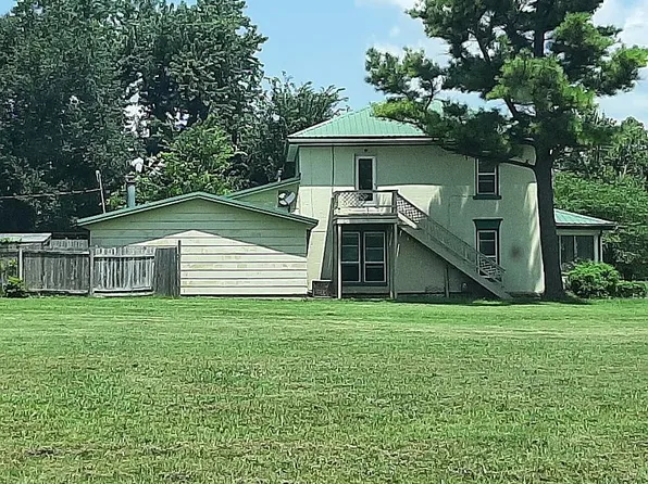 917 N 8th St, Neodesha, KS 66757