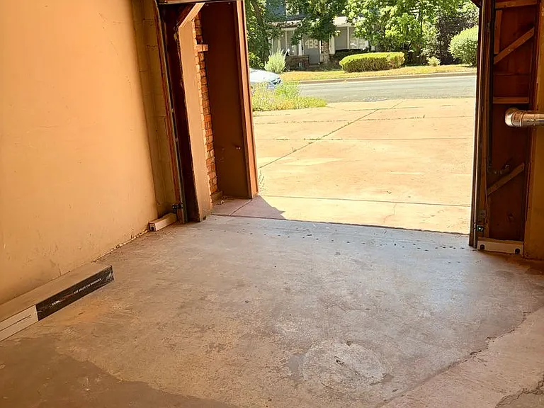457 Pearl St — Photo 32