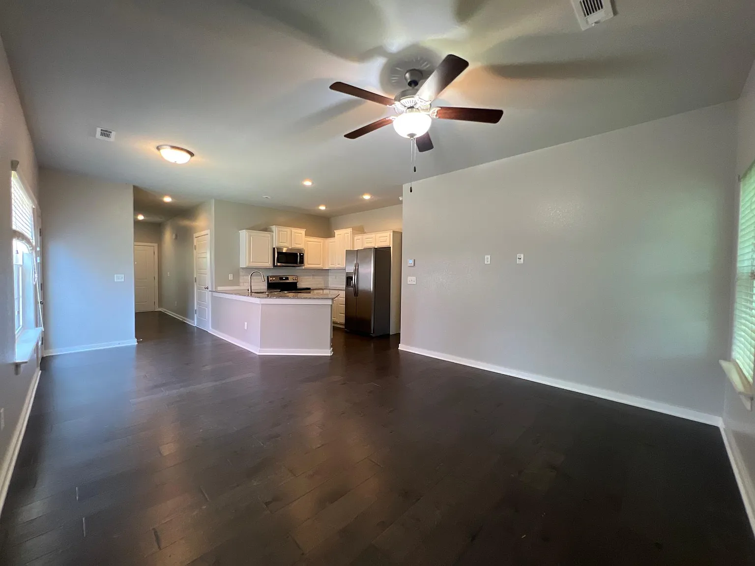 3 bed, 2.5 bath, 1350 sqft, $1,650 — Photo 4