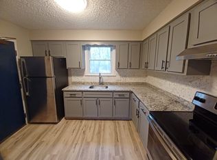 44 Briarwood Ln #16D, Branford, CT 06405