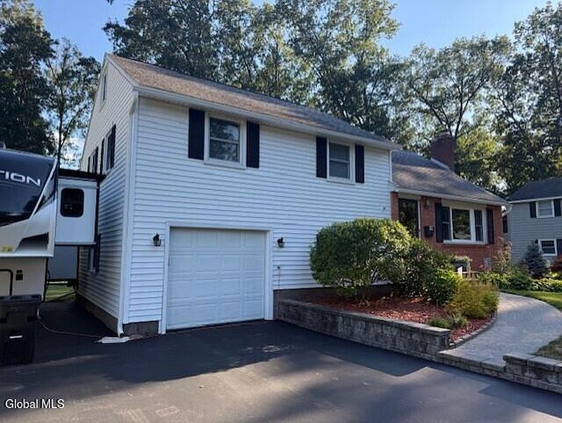 2nd image of 38 Cedar Lane