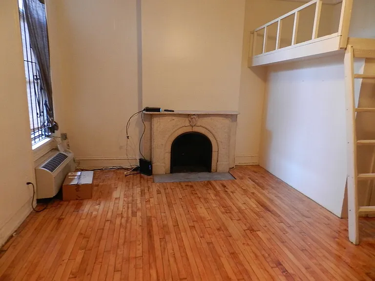 2118 Walnut St — Photo 4