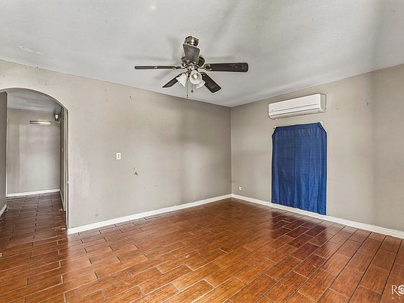 2nd image of 2518 Coleman St