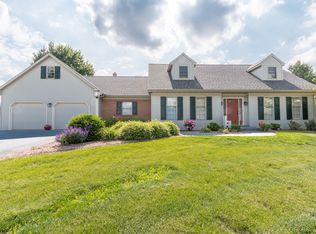 2 Strawberry Ln, Lititz, PA 17543