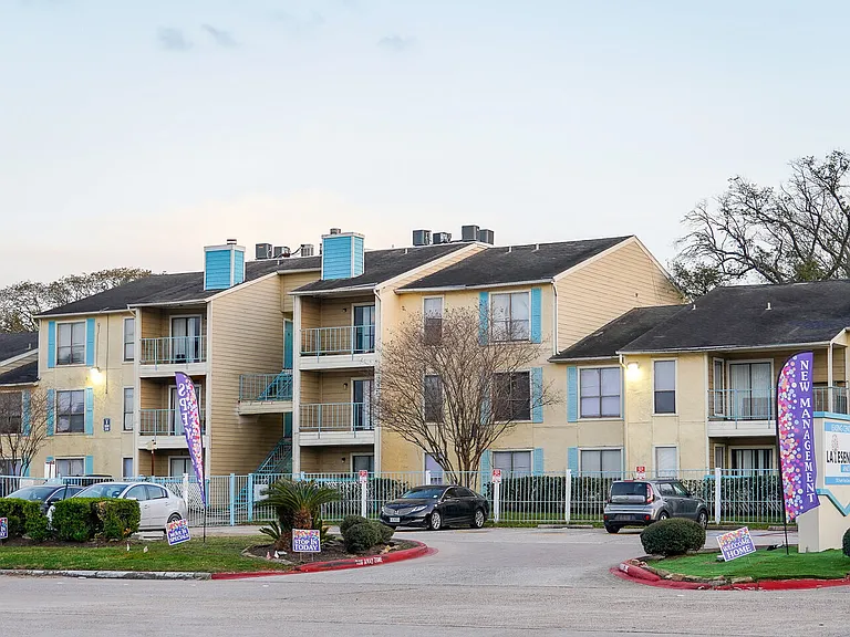La Esencia Apartments — Photo 20