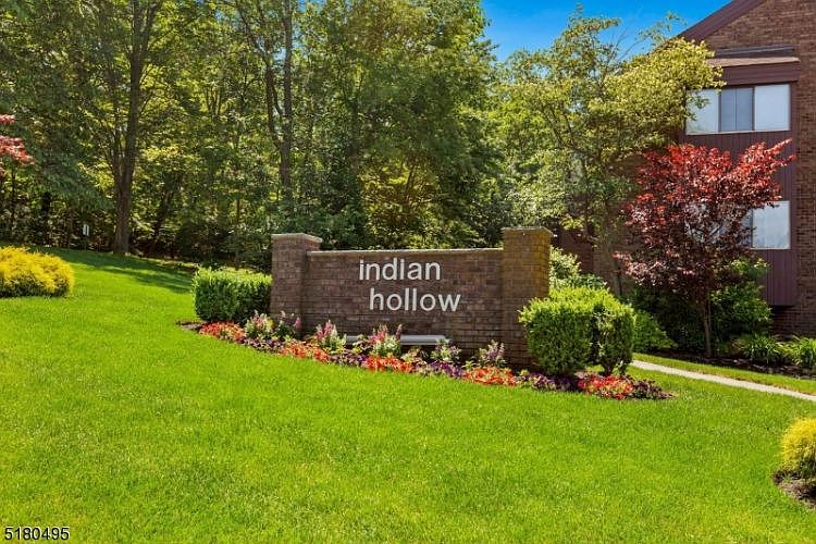 1st image of 162 Indian Hollow Ct #162