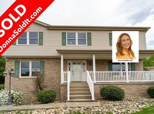 225 Apple Hill Dr, Delmont, PA