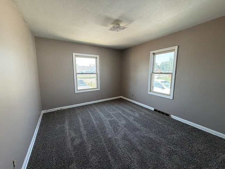 322 W Cloud St — Photo 6