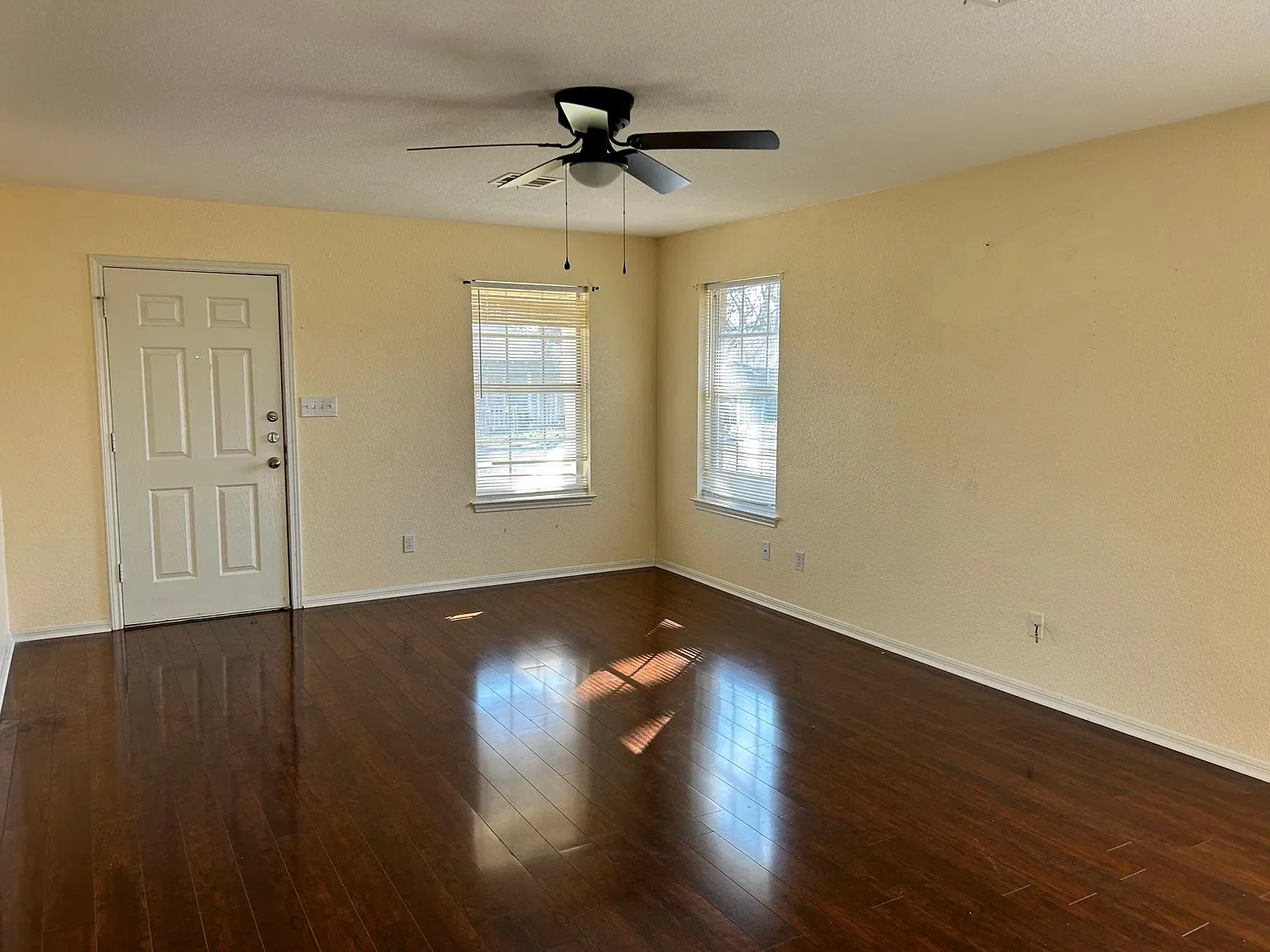 3 bed, 1215 sqft, $1,395 — Photo 4