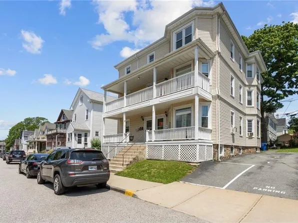 7 Bayview Ave, Newport, RI 02840