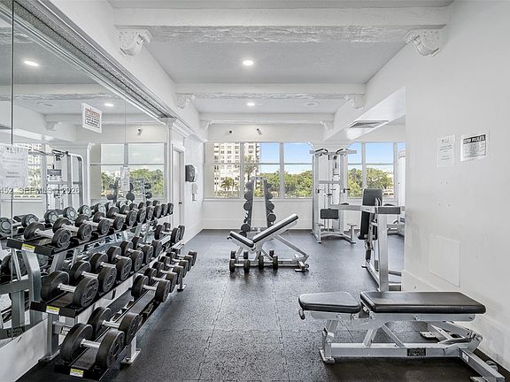 3rd image of 18021 Biscayne Blvd #304