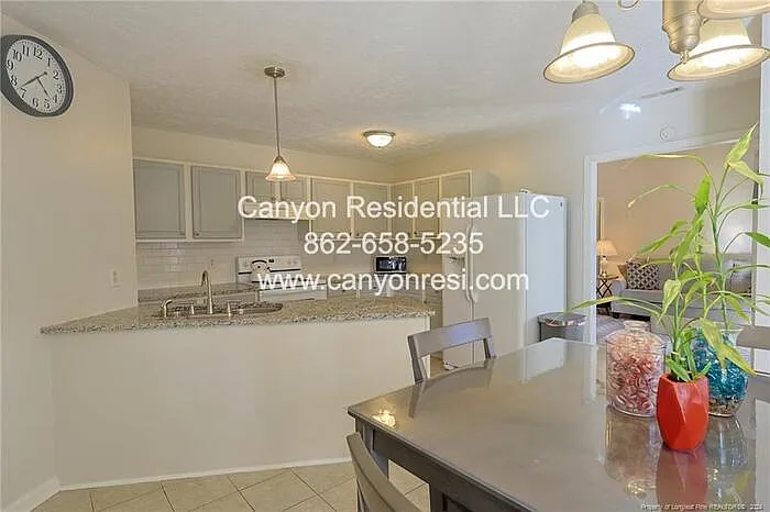 106 Liberty Ct — Photo 5