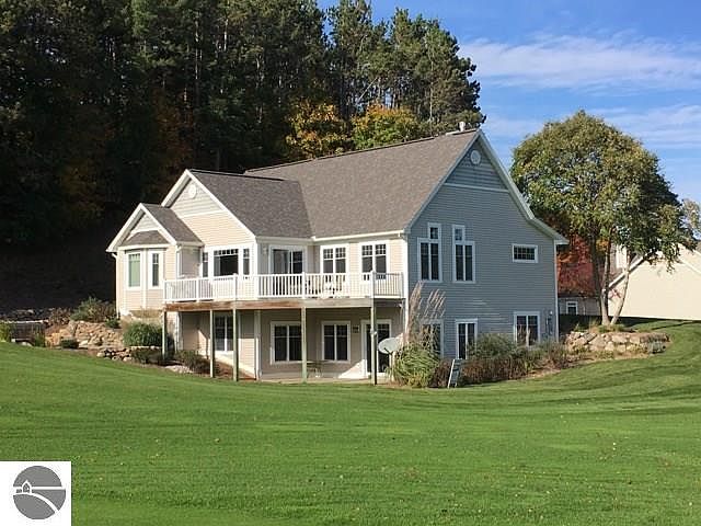 1st image of 2411 E Crown Dr