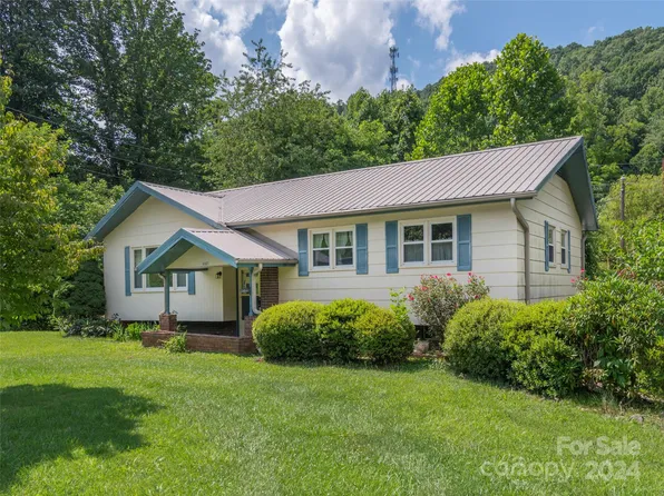 1618 Old Balsam Rd, Waynesville, NC 28786