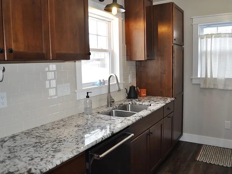 206 N 9th St — Photo 7