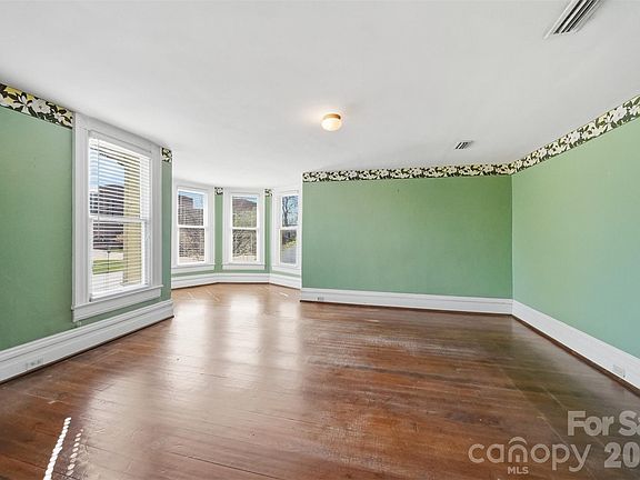 22nd image of 121 5th Ave NE