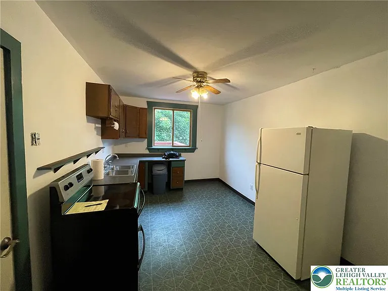 149 E High St — Photo 4